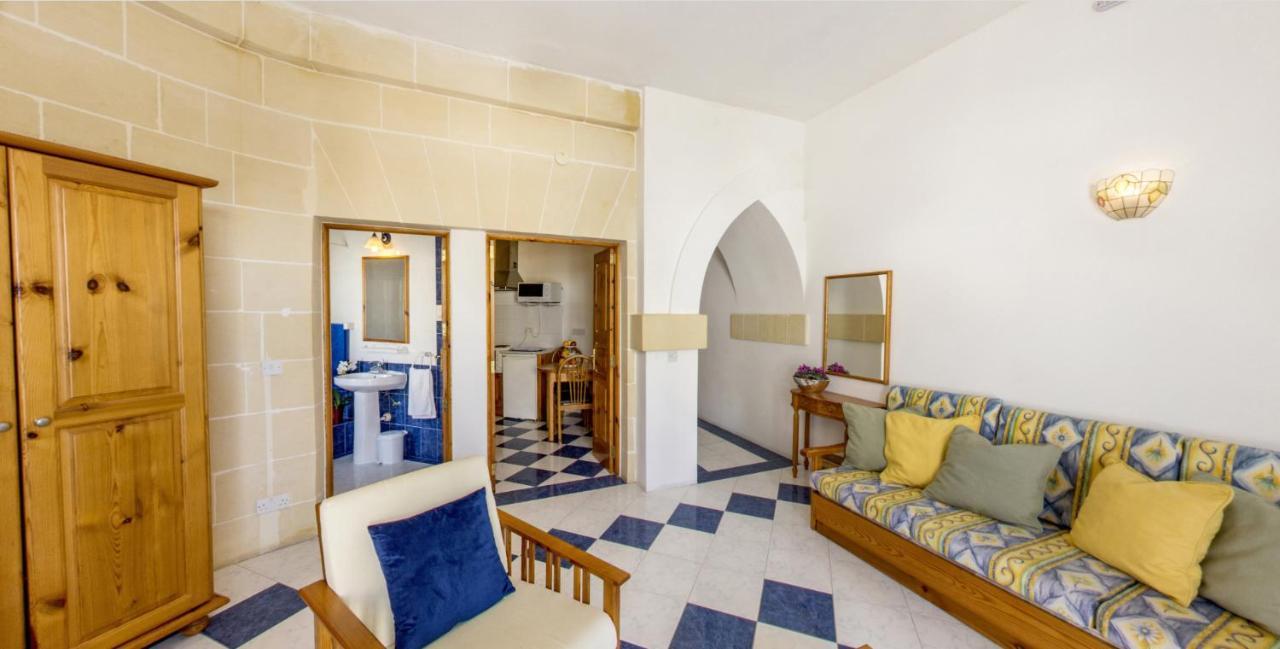 Apartment Xemxija *