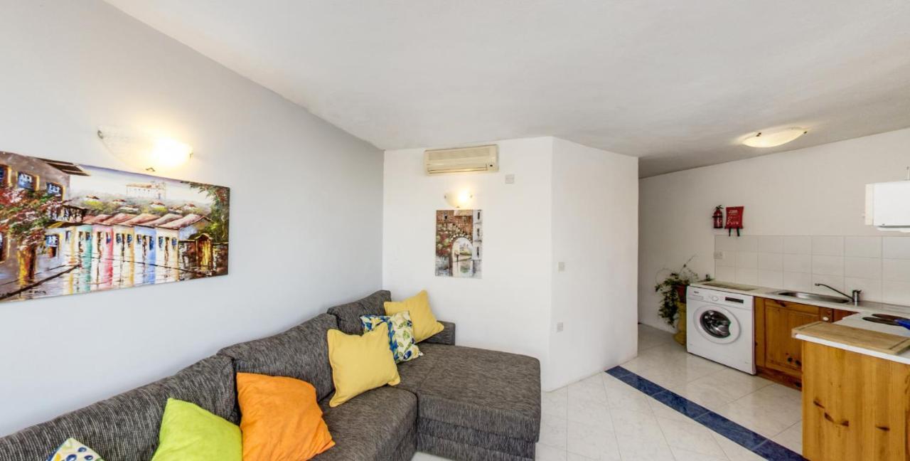 Apartment Xemxija *